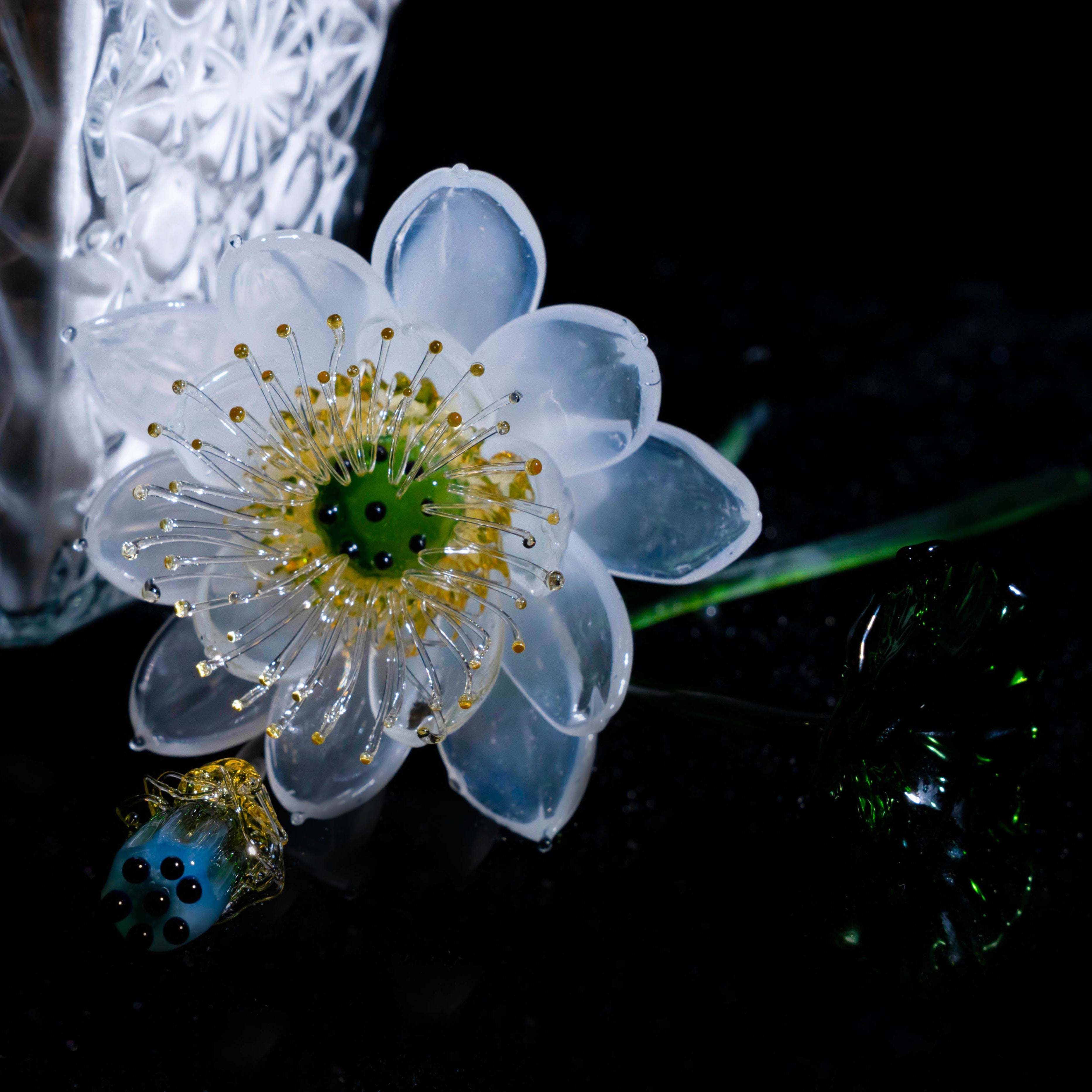 White LiuLi Crystal Lotus （Health and Longevity）